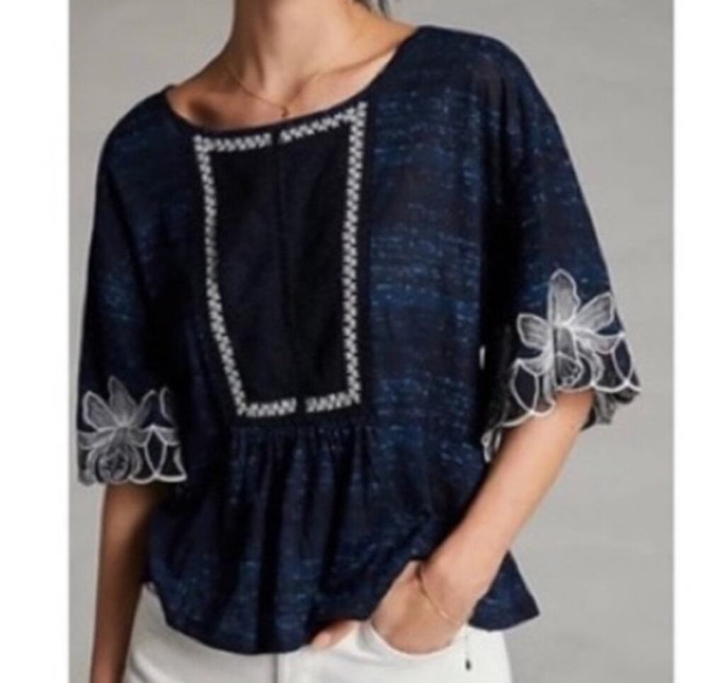 Anthropologie Pilcro Navy Blue White Orchid Flowy Sleeve Top Sz M Embroidered